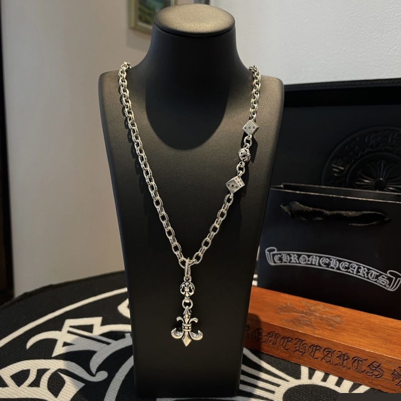 Ch**me He**ts necklaces